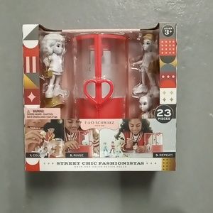 Street chic fastenista wash and color design dolls